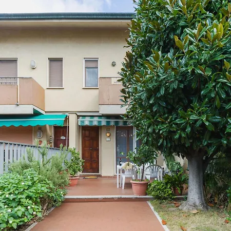 Будинок відпочинку Casa Anna By Interhome В'яреджо